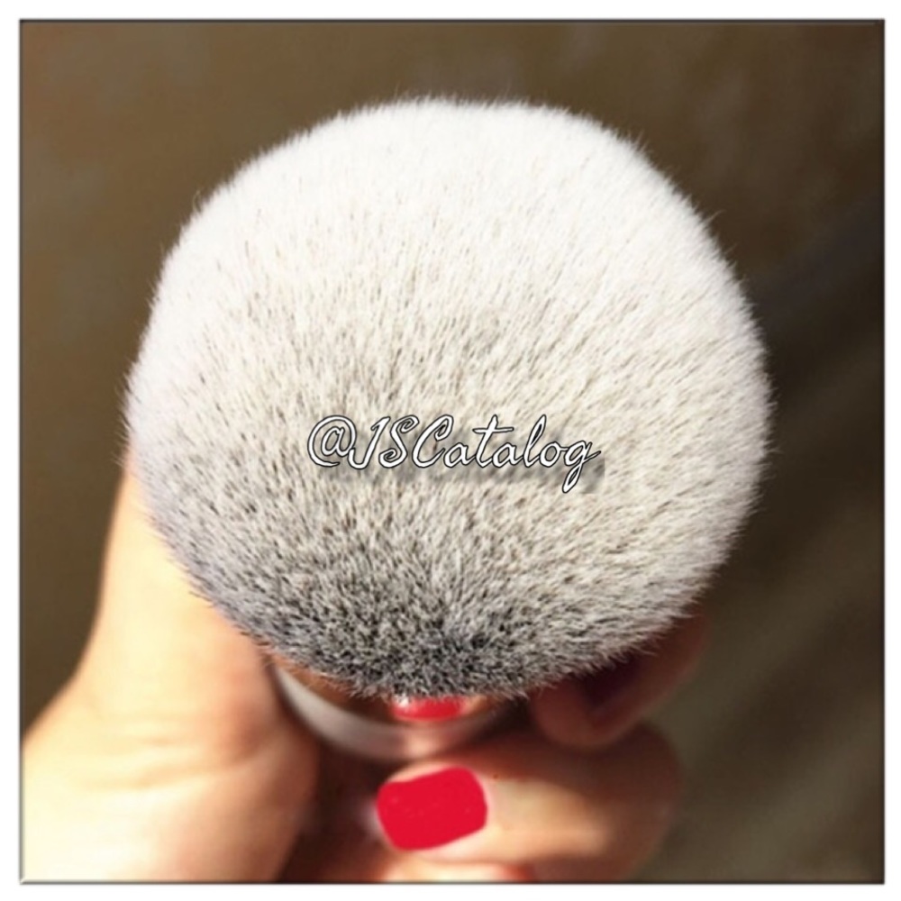 NEW Mini Makeup Blending Brush - Picture 2 of 6